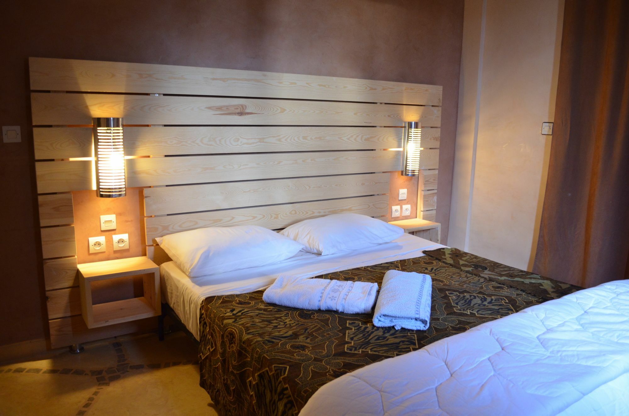 เล เรซีด็องซ์ ดู โดแมน Hotel Douar Zemrane ภายนอก รูปภาพ